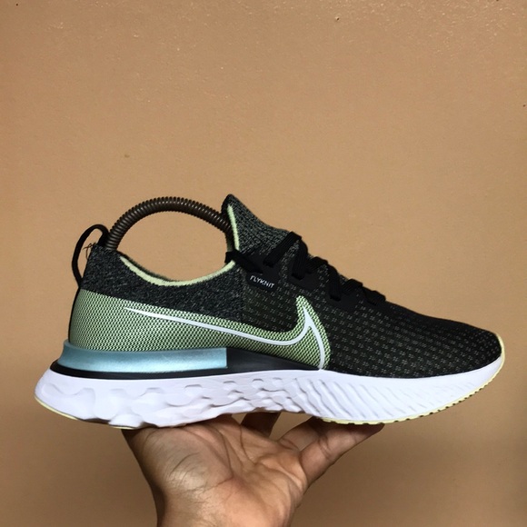 Nike React Infinity Run Flyknit “Black White Barely Volt” - Picture 7 of 15